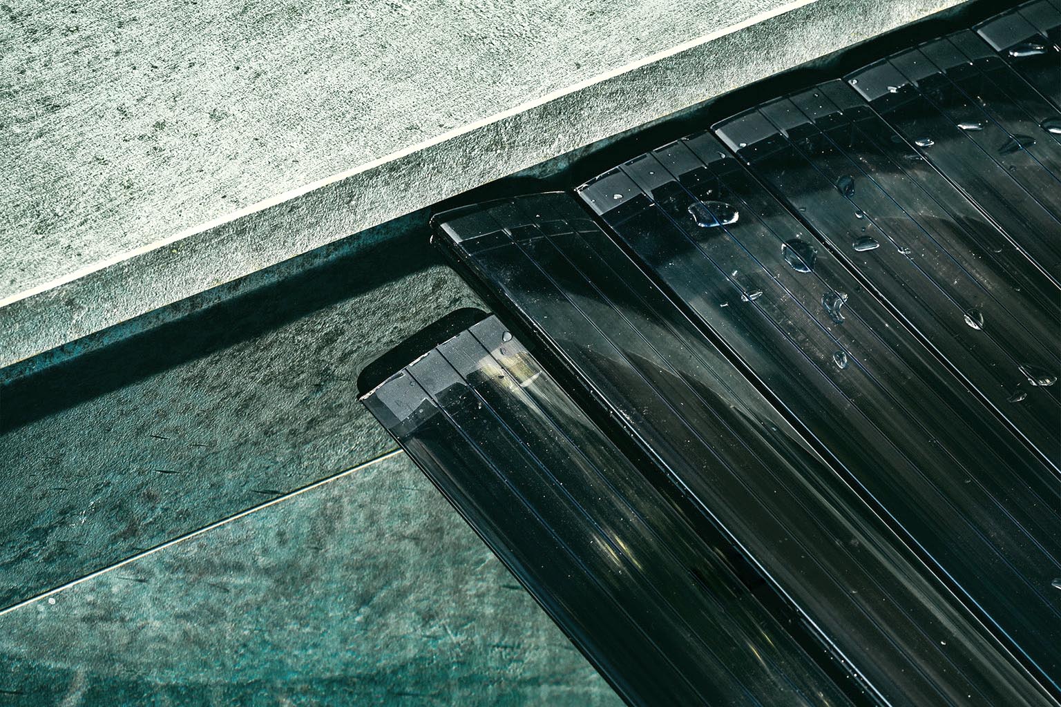 automatische Abdeckung über dem Pool